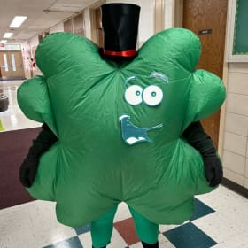 Shamrocky Walker Escort item