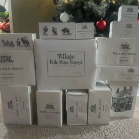 Heritage Village North Pole Series Dept 56- (Like New) item