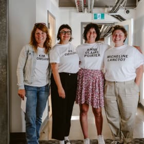 T-shirt Girls on tops - Anne Claire Poirier-S item