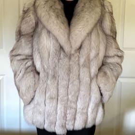 Elegant Silver Fox Fur Jacket – Fully Lined item