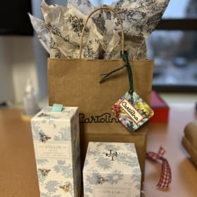 Lollia candle and dry body oil item