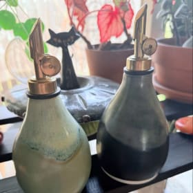 Oil dispenser (right in image) item