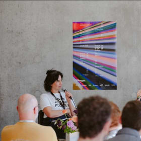 T-shirt Girls on tops - Anne Claire Poirier-M item