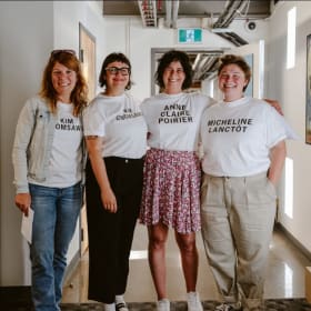 T-shirt Girls on tops - Anne Claire Poirier-L item