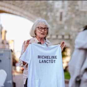 T-shirt Girls on tops - Micheline Lanctôt-XL item