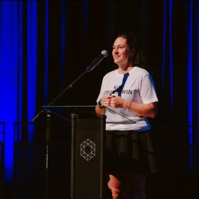 T-shirt Girls on tops - Kim O'Bomsawin-L item