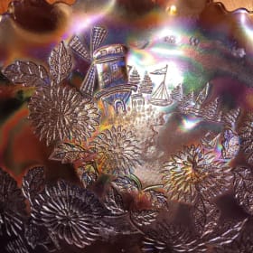 Vintage Carnival Glass Fruit Bowl item