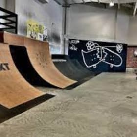 36$ - Paire de laissez-passer d'une journée au Spin item