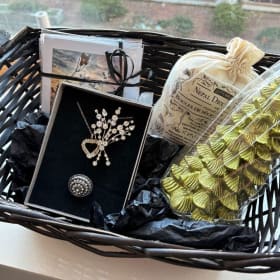 541 Holiday Market Vendor Box item