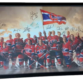Les Canadiennes Signed Framed Team Photo - Epic! item