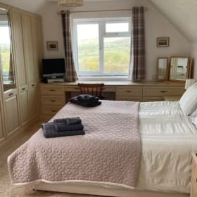 2 Nights stay - 6 guest holiday home Rhosybol (Anglesey) item