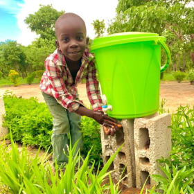 Water Bucket with Spigot item