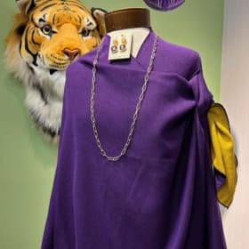 Travis Limited - Cashmere Poncho & Jewelry item