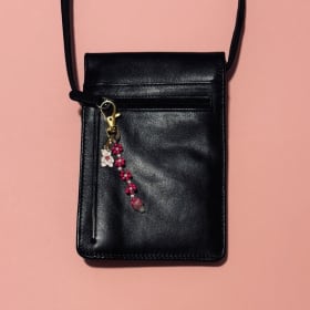 "Roses are red, Violets are blue" flower keychain item