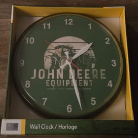 Lot #20 Horloge John Deere item