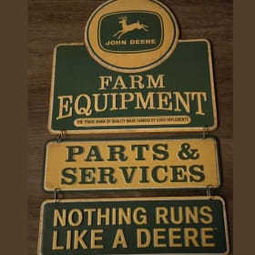 Lot #25 Enseigne John Deere item