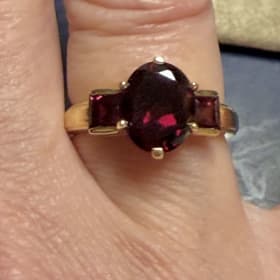 Beautiful 14k Gold and Garnet Ring - Size 7 item
