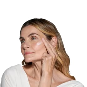 CRÈME 47 with a limited-edition cosmetic bag item