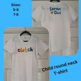 Child’s round neck tshirt. Age 5-6 item