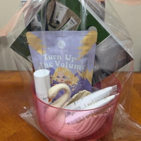 Gift Basket: Skin Care Swan item