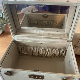 Vintage Suitcase Set item