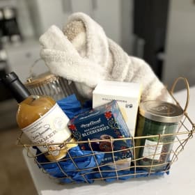 Williams Sonoma Basket item