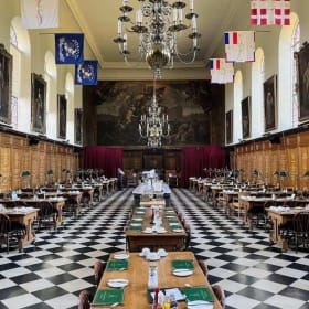 Private tour of Chelsea Hospital plus lunch for 2 item