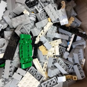 Lot 5 of 6 - 2kg of Lego item