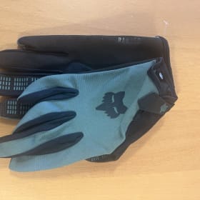 Fox gloves 2 pairs item