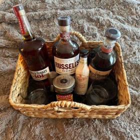 Old Fashioned Lovers' Basket / Ike & Oak Brewing item