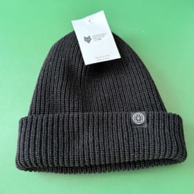 Tuque noire fabriquée au Québec (taille unique) item