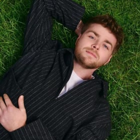 Alex Warren Concert Suite for 2 (set 1) item