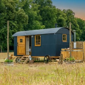 Shepherds Hut Retreat - Artist Getaway item
