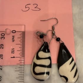 Bone stripe white/black earring (item 53) item
