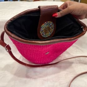 32: Pink sisal hand bag with bead detail item
