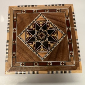 Mozaic Box w/ Baklava (small) item