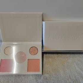 Ashley Sievert Makeup Pallet item