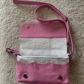 Cross-body wallet with sides, pink and white item
