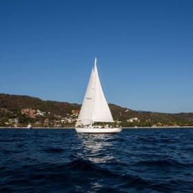 Sailing Zihua tour for Six item