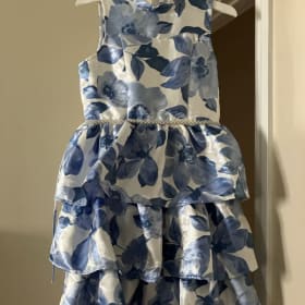 Girl’s blue floral dress item