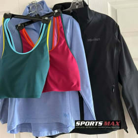 Ensemble pour la sportive offert par Sports Max item