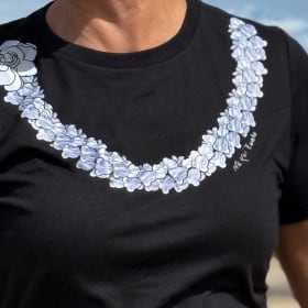 Womenʻs T-shirt item