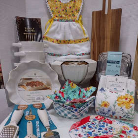 Pioneer Women Kitchen Set item