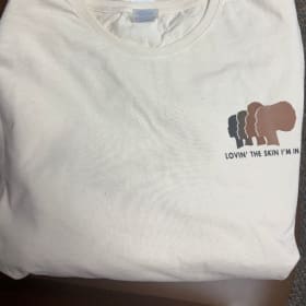T-Shirt item