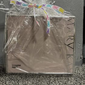 19) MaryKay box set item
