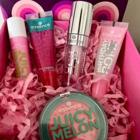 "Essence" lip balm set item