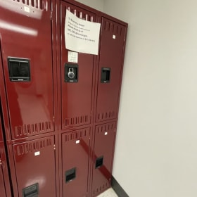 Set of red lockers (4 of 6) item