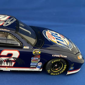 AC105 -Nascar-Wallace 2004 Dodge Intrepid item