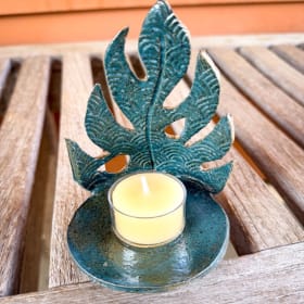 Leaf Motif Stoneware Dish item