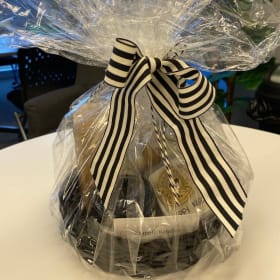 Kumpfy Kandles Gift Basket item